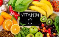 Vitamina C: cos’è, a cosa serve, benefici, fabbisogno e sintomi da carenza